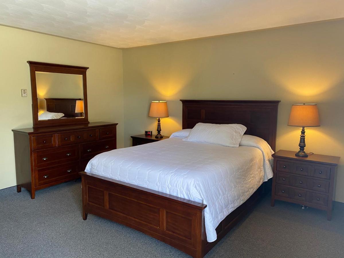Manitoulin Inn Mindemoya Bagian luar foto