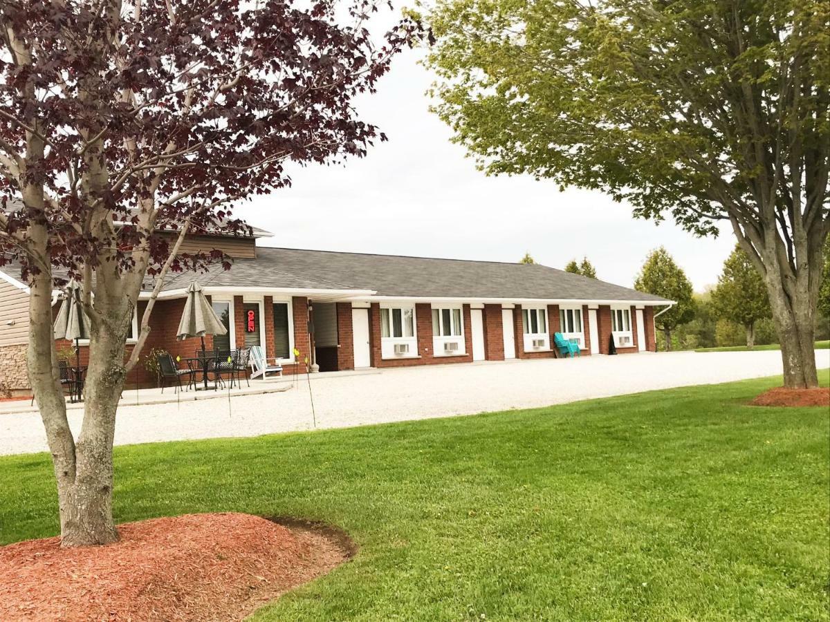 Manitoulin Inn Mindemoya Bagian luar foto